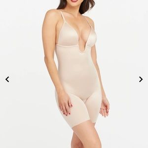 NWOT Spanx Suit Your Fancy Plunge Low-Back Mid-Thigh Bodysuit size L